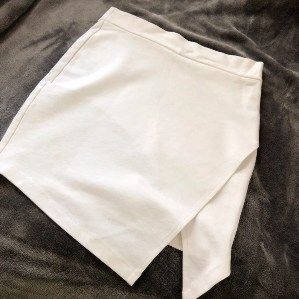 Asymmetrical white bodycon skirt